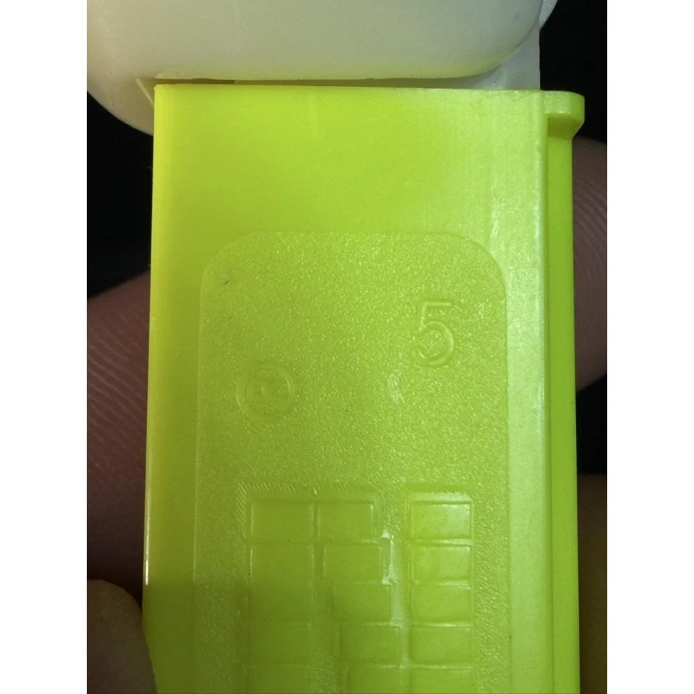 Vintage PEZ Looney Tunes Bugs Bunny Dispenser Yellow Stem Feet